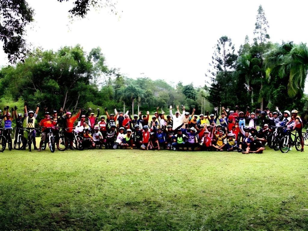 Augusta Sukabumi Hotel Εξωτερικό φωτογραφία