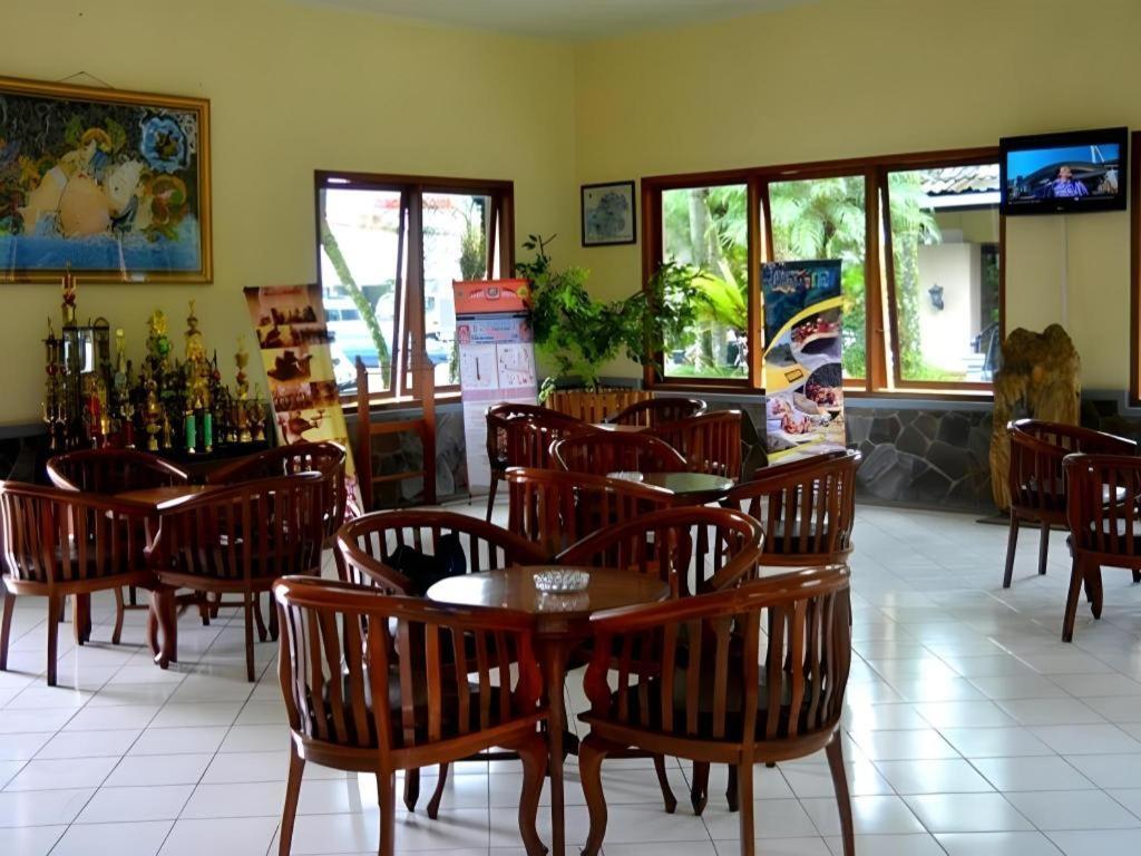 Augusta Sukabumi Hotel Εξωτερικό φωτογραφία