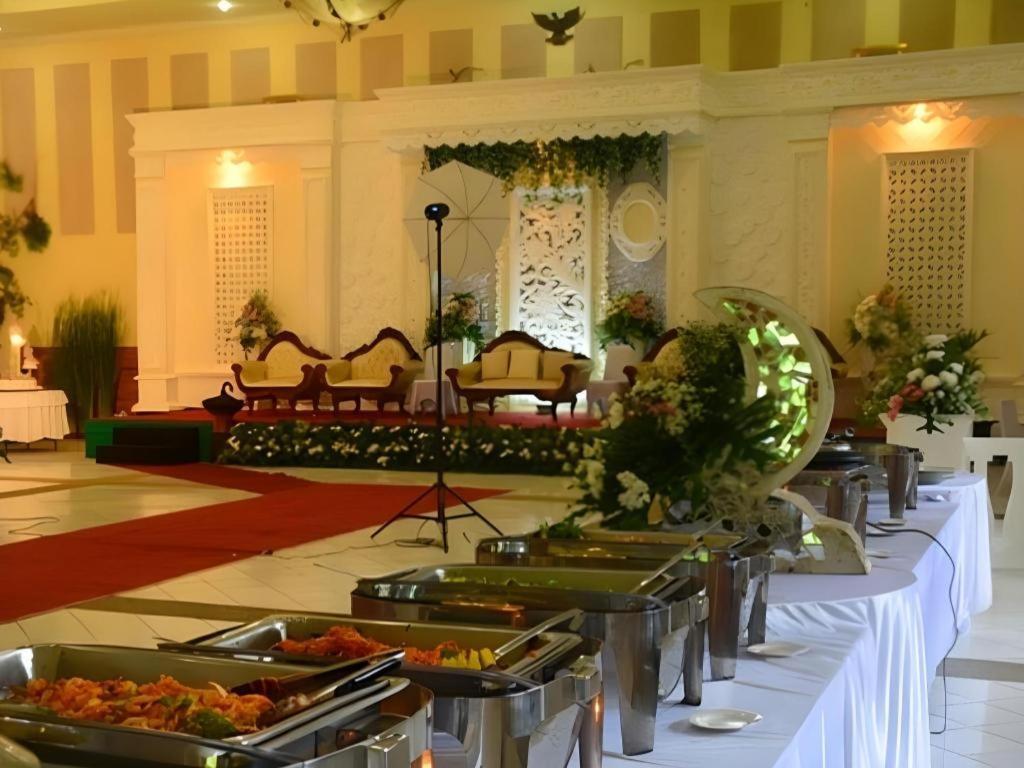 Augusta Sukabumi Hotel Εξωτερικό φωτογραφία