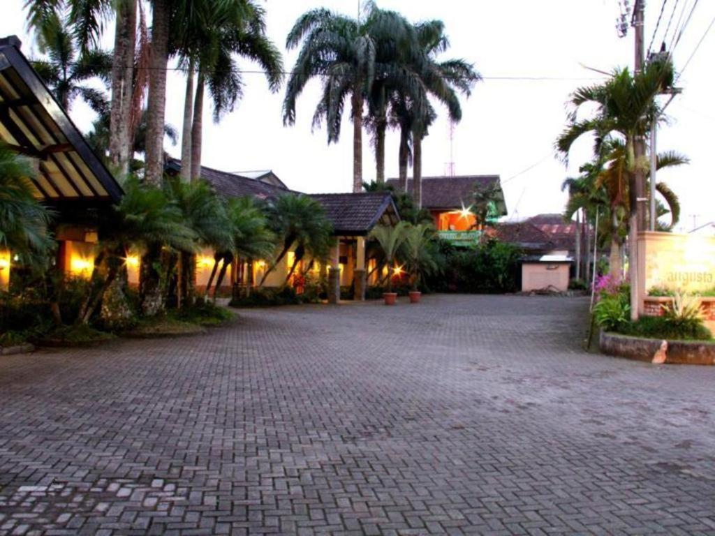Augusta Sukabumi Hotel Εξωτερικό φωτογραφία