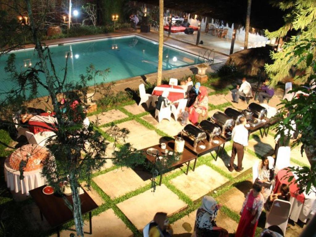 Augusta Sukabumi Hotel Εξωτερικό φωτογραφία
