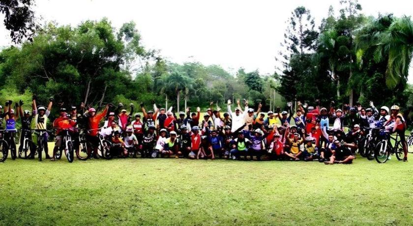 Augusta Sukabumi Hotel Εξωτερικό φωτογραφία