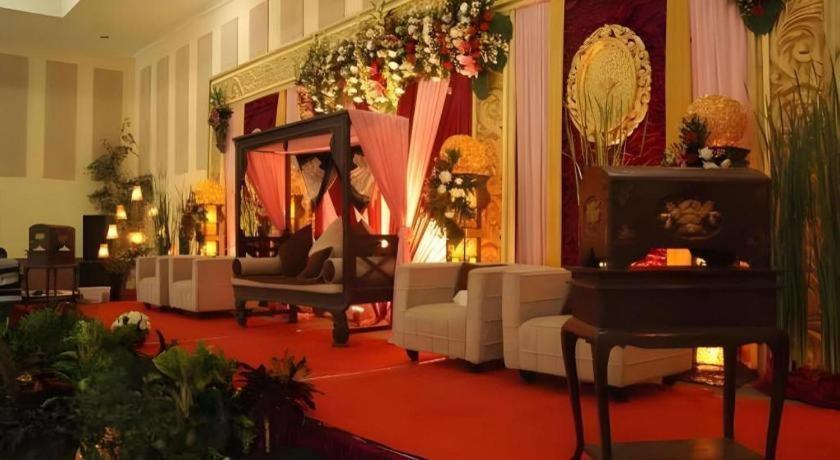 Augusta Sukabumi Hotel Εξωτερικό φωτογραφία