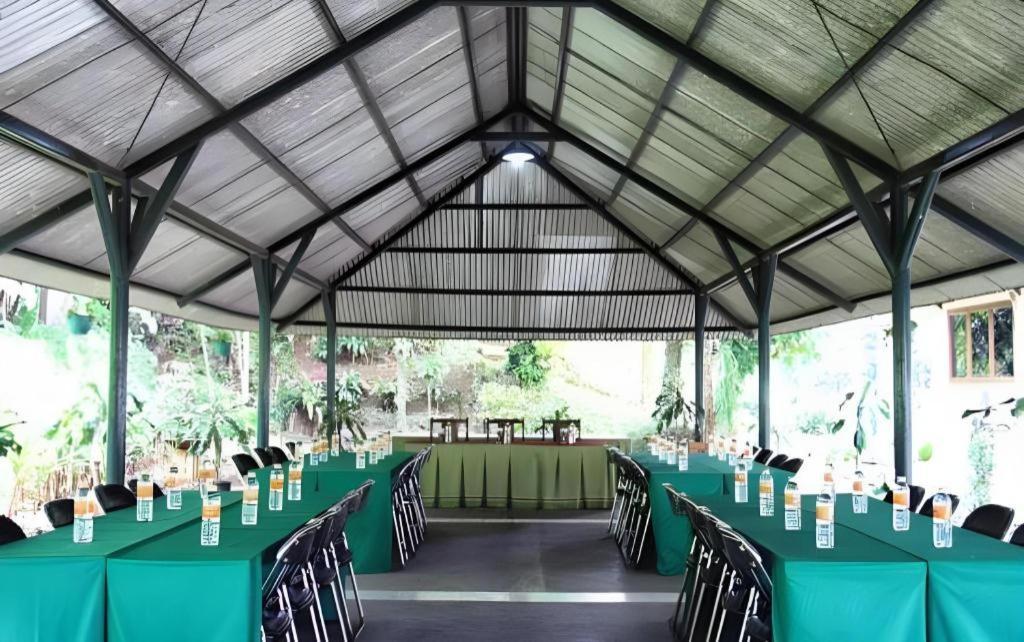 Augusta Sukabumi Hotel Εξωτερικό φωτογραφία