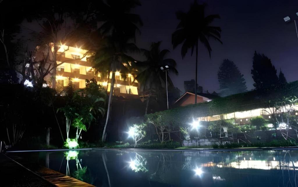 Augusta Sukabumi Hotel Εξωτερικό φωτογραφία