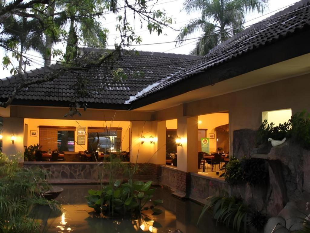 Augusta Sukabumi Hotel Εξωτερικό φωτογραφία
