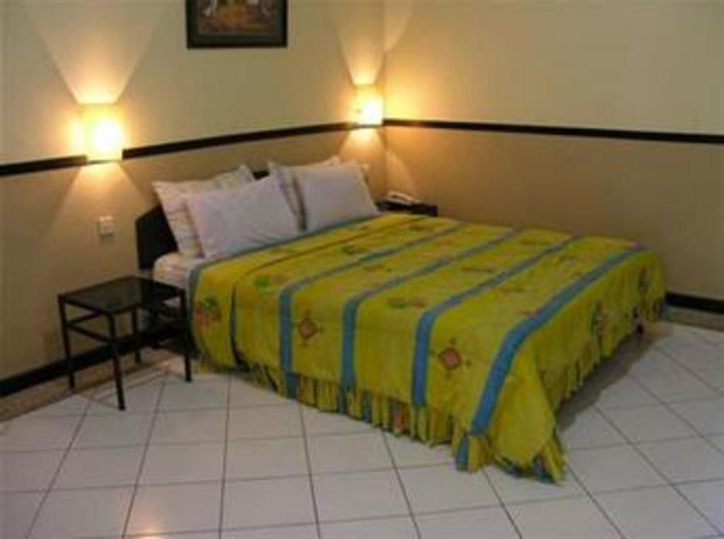 Augusta Sukabumi Hotel Εξωτερικό φωτογραφία