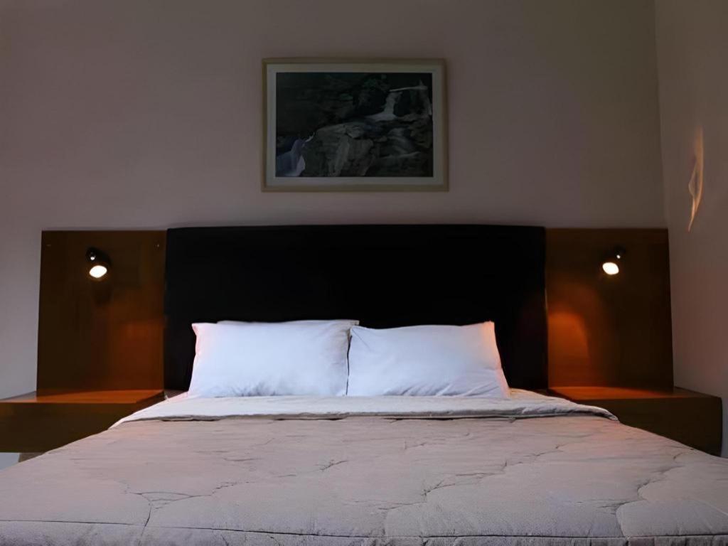 Augusta Sukabumi Hotel Εξωτερικό φωτογραφία