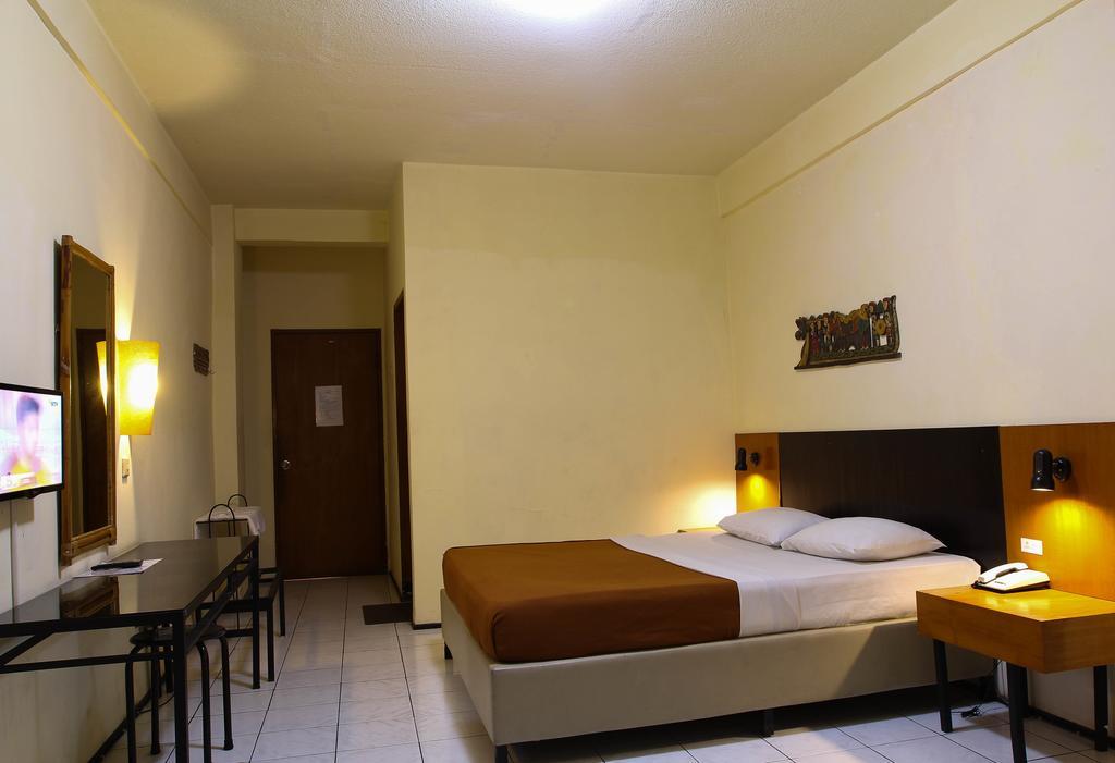 Augusta Sukabumi Hotel Εξωτερικό φωτογραφία